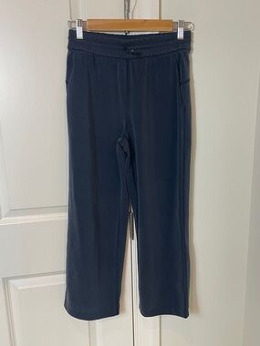 Lululemon Softstreme Straight Leg Cropped Pant